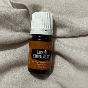 NEW SACRED SANDLEWOOD YOUNG LIVING OIL.
